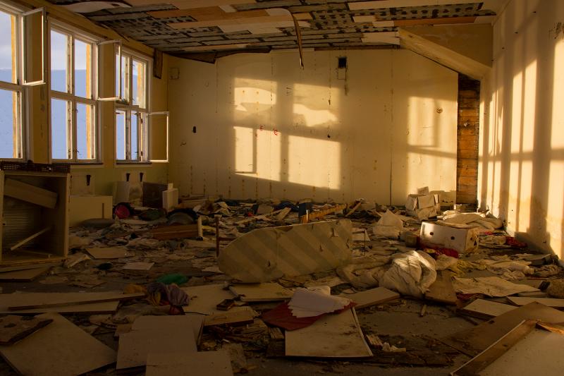 Det er delte meninger om internatet p&aring; Sarnes, som har st&aring;tt tomt i mange &aring;r. 