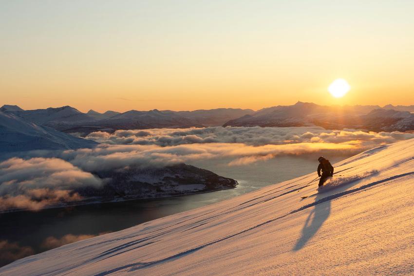 Fjell, sn&oslash; og skil&oslash;per 