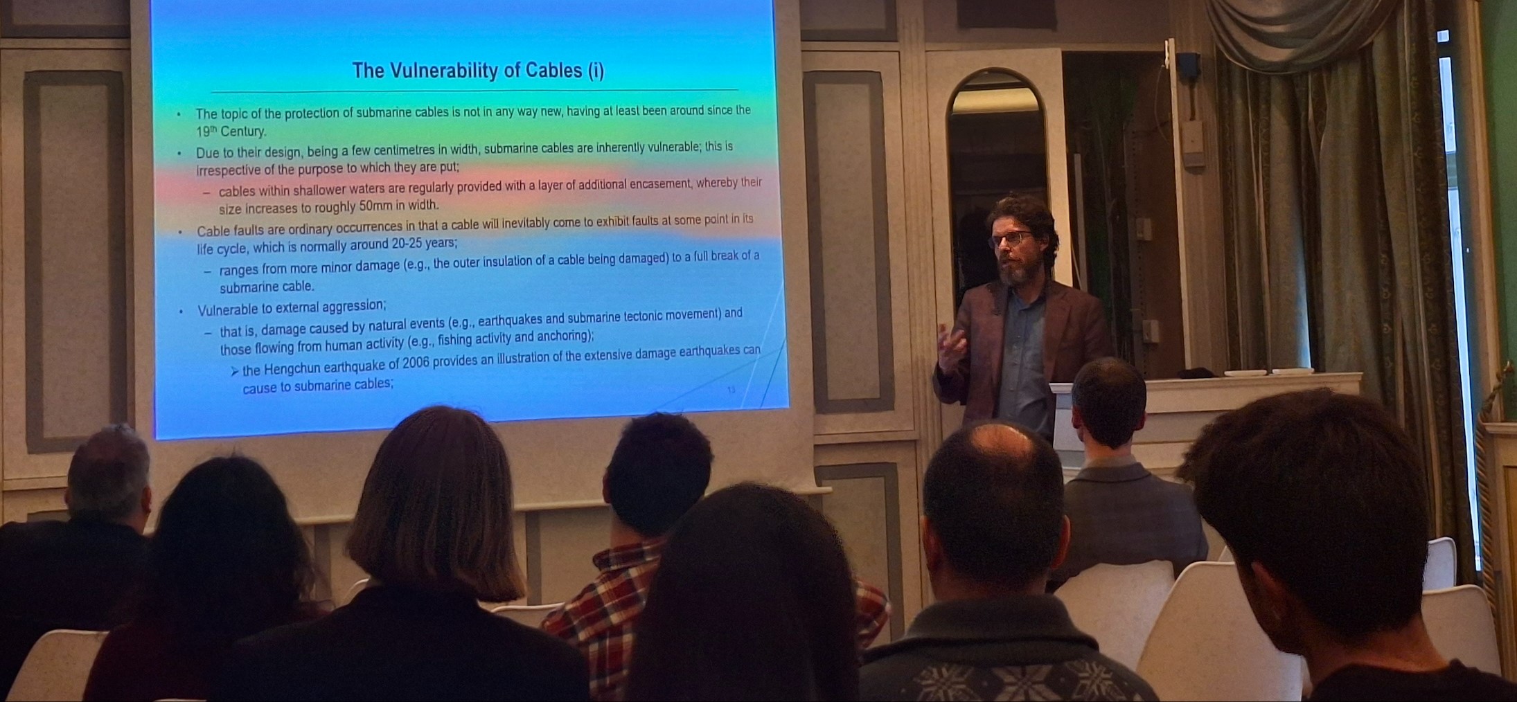 Youri presenting at the workshop in front of an audience