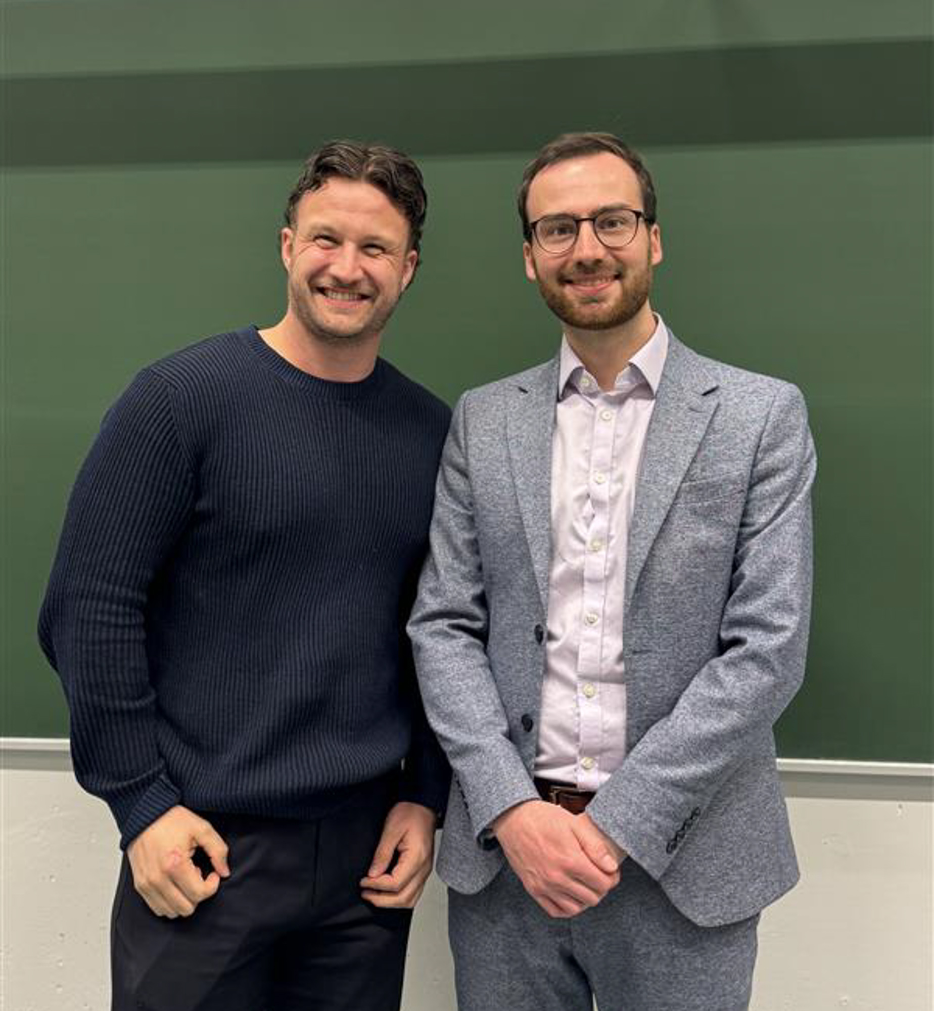 H&aring;kon Gustafson Gi&aelig;ver og John Somerton. 