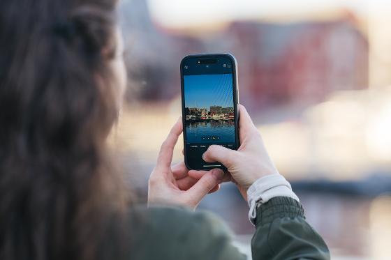 Illustrasjonsbilde for KOMsnakk - Ta bilde selv med mobilen, og hva vi gjør med bildet etterpå