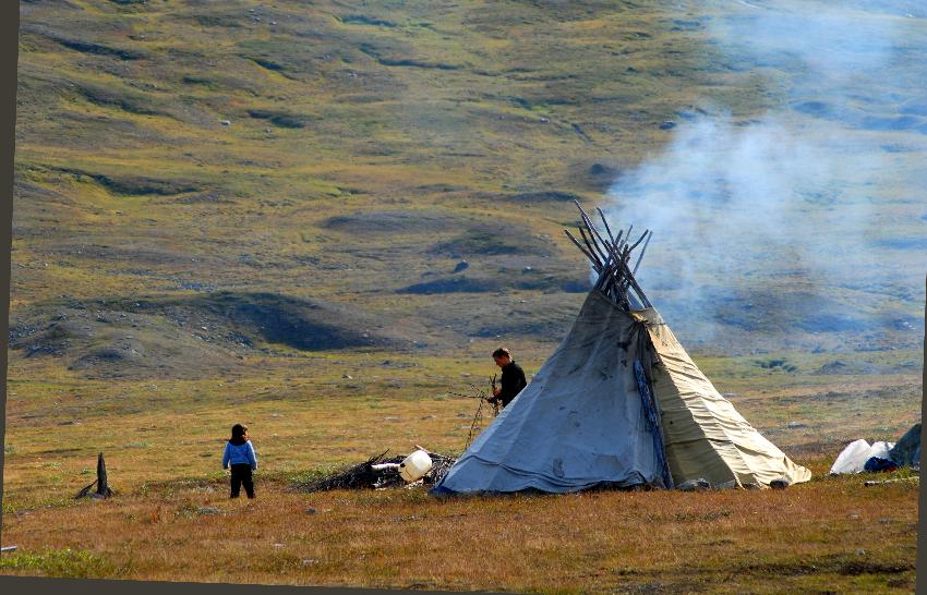 naturomr&aring;de, to mennesker, b&aring;l
