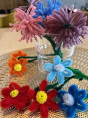 Bilde KREATIV SØNDAG | Blomster av piperensere og garn